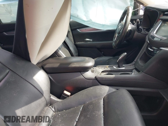 2019 Cadillac XT5 Premium Luxury AWD z VIN 1GYKNFRS0KZ207739, wystawiony jako IAAI lot #42229089 z przebiegiem 99 801 mil mil oraz . Historia ofert i sprzedaży dostępna na DreamBid. Obrazek 5.