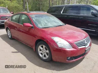2008 Nissan Altima 2.5 S with VIN 1N4AL21E68C161938, listed as a IAAI auction lot 42100043 with 258,402 mi miles. Bid and sale history available at carsss.com. Image 1.