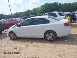 2011 Volkswagen Jetta SE with VIN 3VWDX7AJ9BM352889, listed as a IAAI auction lot 42276273 with Not provided miles and . Bid and sale history available at DreamBid. Image 13.