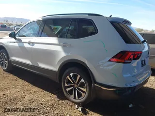 2022 Volkswagen Tiguan S with VIN 3VV1B7AX2NM001840, listed as a IAAI auction lot 41425588 with 28,720 mi miles. Bid and sale history available at carsss.com. Image 6.