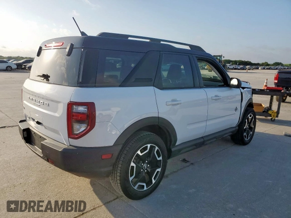 2021 Ford Bronco Sport Outer Banks with VIN 3FMCR9C63MRA52747, listed as a Copart auction lot 61964555 with 92,621 mi miles and Clean title. Bid and sale history available at DreamBid. Image 3.