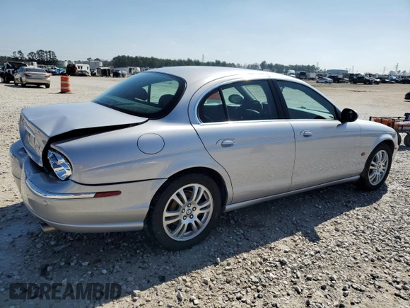 2003 Jaguar S-Type z VIN SAJEA01U73HM89587, wystawiony jako Copart lot #45712745 z przebiegiem 45 916 mil mil oraz Tytuł czysty. Historia ofert i sprzedaży dostępna na DreamBid. Obrazek 3.