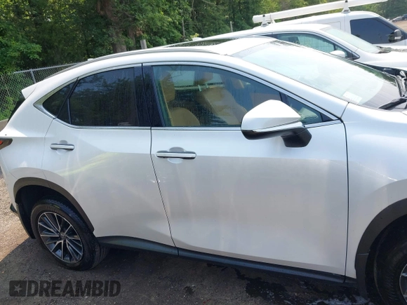 2024 Lexus NX 350h Premium z VIN 2T2GKCEZ2RC020010, wystawiony jako IAAI lot #42469214 z przebiegiem 10 505 mil mil oraz . Historia ofert i sprzedaży dostępna na DreamBid. Obrazek 13.