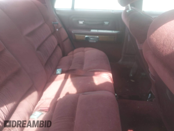 1990 Mercury Grand Marquis z VIN 2MECM74F9LX614526, wystawiony jako IAAI lot #42068697 z przebiegiem 4 875 mil mil oraz . Historia ofert i sprzedaży dostępna na DreamBid. Obrazek 8.