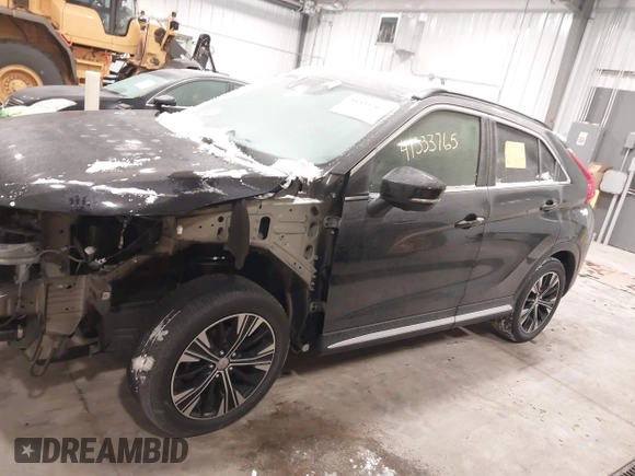 2018 Mitsubishi Eclipse Cross SE z VIN JA4AT5AA8JZ068425, wystawiony jako IAAI lot #41333765 z przebiegiem 64 000 mil mil oraz . Historia ofert i sprzedaży dostępna na DreamBid. Obrazek 14.