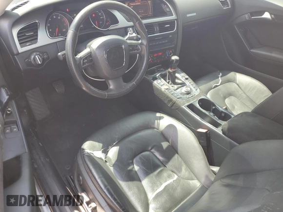 2009 Audi A5 z VIN WAUDK78TX9A031733, wystawiony jako Copart lot #57395525 z przebiegiem 162 017 mil mil oraz Szkoda całkowita • Salvage title. Historia ofert i sprzedaży dostępna na DreamBid. Obrazek 8.