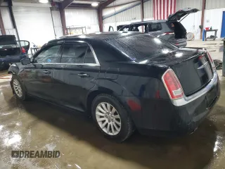 2014 Chrysler 300 z VIN 2C3CCAAG0EH132608, wystawiony jako Copart lot #59217075 z przebiegiem 215 836 mil mil oraz Szkoda całkowita • Salvage title. Historia ofert i sprzedaży dostępna na DreamBid. Obrazek 2.