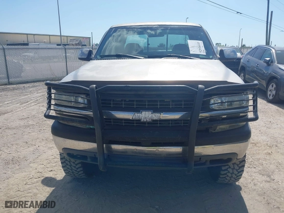2000 Chevrolet Silverado 1500 Classic Work Truck with VIN 1GCEK19V5YE264057, listed as a IAAI auction lot 41951426 with 251,674 mi miles. Bid and sale history available at carsss.com. Image 13.