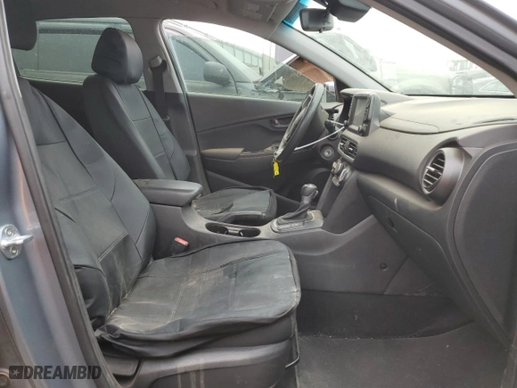 2020 Hyundai Kona SE with VIN KM8K12AAXLU501821, listed as a Copart auction lot 47830955 with 43,142 mi miles and Salvage Title. Bid and sale history available at carsss.com. Image 7.