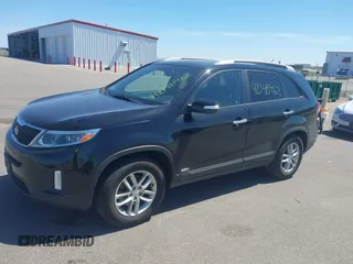 2015 Kia Sorento LX with VIN 5XYKTCA62FG562425, listed as a IAAI auction lot 42148462 with 158,170 mi miles. Bid and sale history available at carsss.com. Image 17.