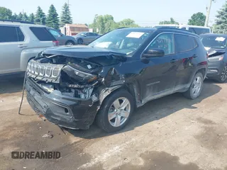 2022 Jeep Compass Latitude z VIN 3C4NJDBB0NT216921, wystawiony jako IAAI lot #42473934 z przebiegiem 41 169 mil mil oraz . Historia ofert i sprzedaży dostępna na DreamBid. Obrazek 17.