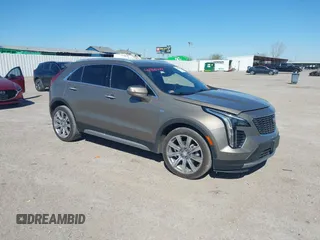 2020 Cadillac XT4 FWD Premium Luxury z VIN 1GYFZCR47LF052986, wystawiony jako IAAI lot #41866449 z przebiegiem 56 422 mil mil oraz . Historia ofert i sprzedaży dostępna na DreamBid. Obrazek 1.
