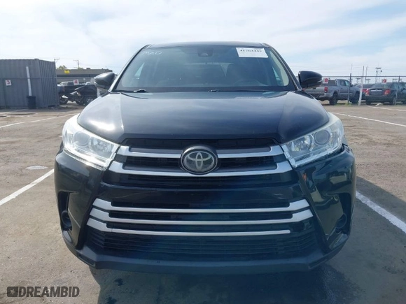 2018 Toyota Highlander LE with VIN 5TDBZRFH4JS881820, listed as a IAAI auction lot 41764445 with 133,174 mi miles. Bid and sale history available at carsss.com. Image 13.