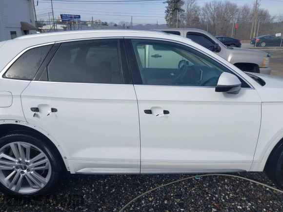 2018 Audi Q5 Premium Plus with VIN WA1BNAFY3J2006324, listed as a IAAI auction lot 41099767 with 52,332 mi miles. Bid and sale history available at carsss.com. Image 13.