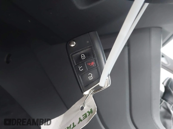2021 Volkswagen Tiguan SE with VIN 3VV2B7AX5MM126415, listed as a IAAI auction lot 41811850 with Not Provided miles and . Bid and sale history available at DreamBid. Image 11.