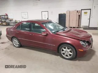 2004 Mercedes-Benz C 240 z VIN WDBRF81J64F502864, wystawiony jako IAAI lot #41733100 z przebiegiem 122 817 mil mil oraz . Historia ofert i sprzedaży dostępna na DreamBid. Obrazek 1.