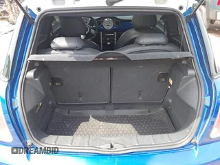 2006 MINI Hardtop S z VIN WMWRE33596TL23436, wystawiony jako IAAI lot #42011749 z przebiegiem 73 381 mil mil oraz . Historia ofert i sprzedaży dostępna na DreamBid. Obrazek 17.