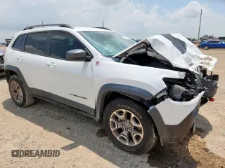 2020 Jeep Cherokee Trailhawk z VIN 1C4PJMBN0LD553823, wystawiony jako Copart lot #59796745 z przebiegiem 101 916 mil mil oraz Szkoda całkowita • Salvage title. Historia ofert i sprzedaży dostępna na DreamBid. Obrazek 4.