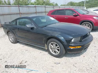 2005 Ford Mustang Deluxe z VIN 1ZVFT80N355240212, wystawiony jako IAAI lot #42426192 z przebiegiem 68 742 mil mil oraz . Historia ofert i sprzedaży dostępna na DreamBid. Obrazek 1.
