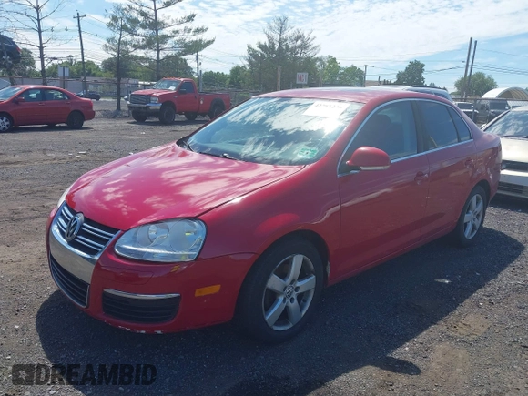 2008 Volkswagen Jetta SE z VIN 3VWRZ71K58M111090, wystawiony jako IAAI lot #42781236 z przebiegiem 121 724 mil mil oraz . Historia ofert i sprzedaży dostępna na DreamBid. Obrazek 2.