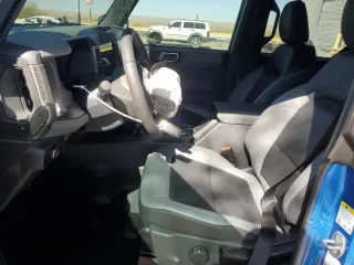 2024 Ford Bronco Big Bend z VIN 1FMDE7BH9RLB50114, wystawiony jako Copart lot #52157635 z przebiegiem 1 002 mil mil oraz Szkoda całkowita • Salvage title. Historia ofert i sprzedaży dostępna na DreamBid. Obrazek 7.