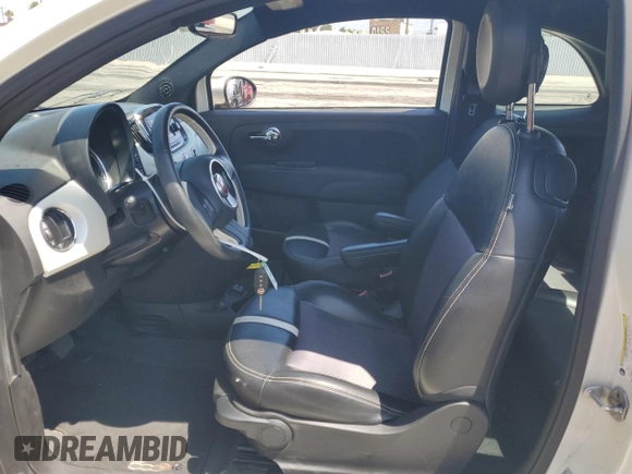 2017 FIAT 500e with VIN 3C3CFFGE6HT565405, listed as a Copart auction lot 61465715 with 39,088 mi miles and Salvage title. Bid and sale history available at DreamBid. Image 7.