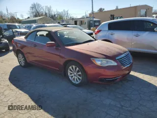 2011 Chrysler 200 Touring z VIN 1C3BC2EG7BN537704, wystawiony jako Copart lot #79815014 z przebiegiem 100 293 mil mil oraz Czysty tytuł • Clean title. Historia ofert i sprzedaży dostępna na DreamBid. Obrazek 4.