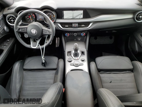 2022 Alfa Romeo Stelvio Veloce z VIN ZASPAKBNXN7D24109, wystawiony jako Copart lot #61717184 z przebiegiem 9 095 mil mil oraz Szkoda całkowita • Salvage title. Historia ofert i sprzedaży dostępna na DreamBid. Obrazek 8.