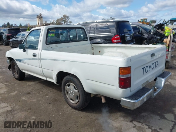 1992 Toyota Pickup DLX z VIN 4TARN81PXNZ004395, wystawiony jako IAAI lot #41729264 z przebiegiem 137 289 mil mil oraz . Historia ofert i sprzedaży dostępna na DreamBid. Obrazek 3.
