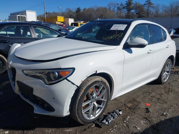 2020 Alfa Romeo Stelvio Ti with VIN ZASPAKBNXL7C91738, listed as a IAAI auction lot 41615757 with 1 mi miles. Bid and sale history available at carsss.com. Image 17.