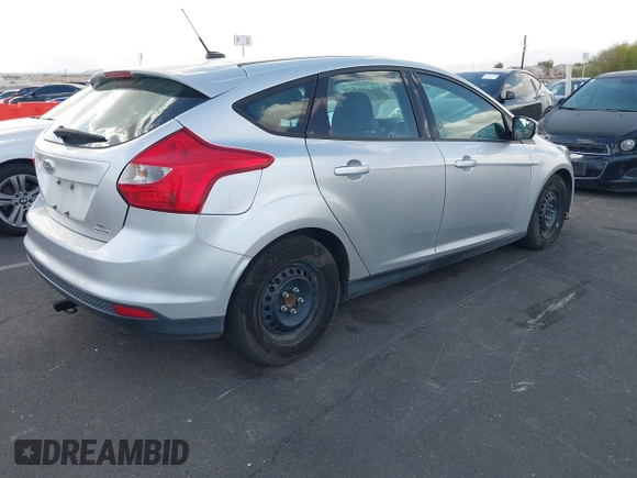 2014 Ford Focus SE z VIN 1FADP3K27EL113632, wystawiony jako IAAI lot #42271518 z przebiegiem 111 687 mil mil oraz . Historia ofert i sprzedaży dostępna na DreamBid. Obrazek 4.