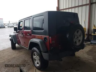 2010 Jeep Wrangler Unlimited Rubicon z VIN 1J4HA6H18AL180628, wystawiony jako IAAI lot #42110357 z przebiegiem 217 940 mil mil oraz . Historia ofert i sprzedaży dostępna na DreamBid. Obrazek 3.