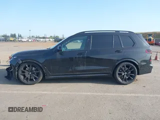 2023 BMW X7 xDrive40i z VIN 5UX23EM07P9R52893, wystawiony jako IAAI lot #42163975 z przebiegiem 33 157 mil mil oraz . Historia ofert i sprzedaży dostępna na DreamBid. Obrazek 14.