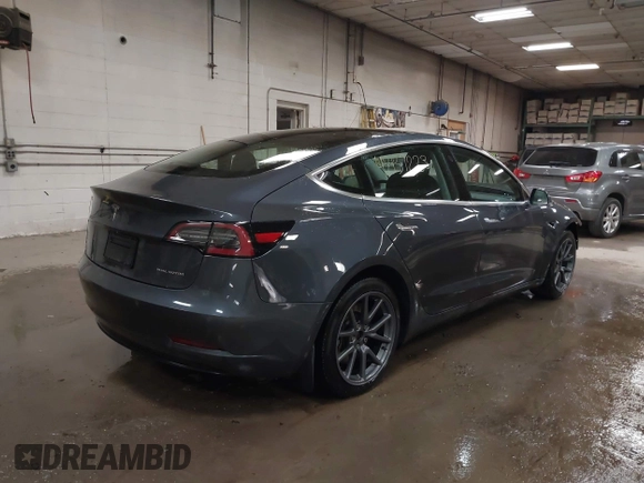 2020 Tesla Model 3 Long Range z VIN 5YJ3E1EB0LF800804, wystawiony jako IAAI lot #42137223 z przebiegiem 52 482 mil mil oraz . Historia ofert i sprzedaży dostępna na DreamBid. Obrazek 4.