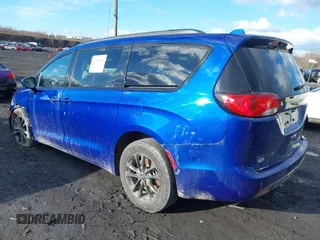 2020 Chrysler Pacifica Launch Edition z VIN 2C4RC3BG9LR252124, wystawiony jako IAAI lot #41689415 z przebiegiem 53 455 mil mil oraz . Historia ofert i sprzedaży dostępna na DreamBid. Obrazek 3.
