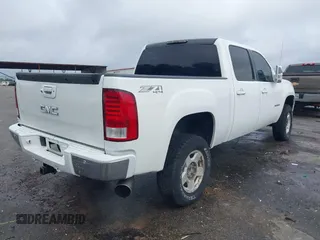 2010 GMC Sierra 1500 SLT z VIN 3GTRKWE37AG184132, wystawiony jako IAAI lot #42106936 z przebiegiem 243 711 mil mil oraz . Historia ofert i sprzedaży dostępna na DreamBid. Obrazek 4.