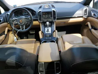 2016 Porsche Cayenne S E-Hybrid z VIN WP1AE2A23GLA17545, wystawiony jako Copart lot #58556435 z przebiegiem 136 497 mil mil oraz Szkoda całkowita • Salvage title. Historia ofert i sprzedaży dostępna na DreamBid. Obrazek 8.