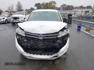 2015 Volkswagen Tiguan SE z VIN WVGBV7AX5FW584833, wystawiony jako IAAI lot #41855476 z przebiegiem 123 299 mil mil oraz . Historia ofert i sprzedaży dostępna na DreamBid. Obrazek 12.