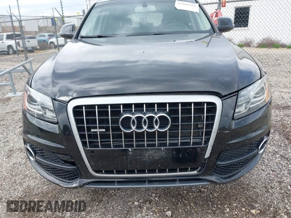2012 Audi Q5 3.2L Premium Plus with VIN WA1DKAFP2CA040692, listed as a IAAI auction lot 42103532 with 177,382 mi miles. Bid and sale history available at carsss.com. Image 6.