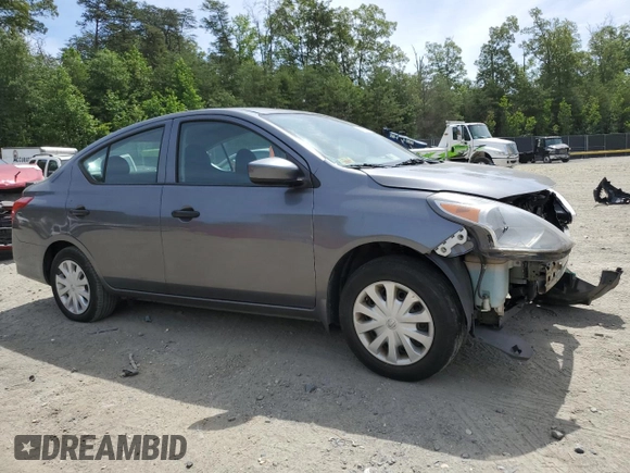 2016 Nissan Versa SV z VIN 3N1CN7AP0GL835261, wystawiony jako Copart lot #57330285 z przebiegiem 121 670 mil mil oraz Szkoda całkowita • Salvage title. Historia ofert i sprzedaży dostępna na DreamBid. Obrazek 4.