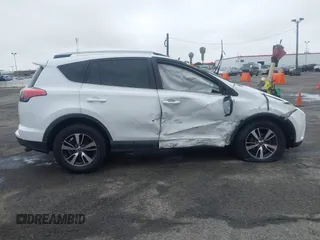 2018 Toyota RAV4 XLE with VIN 2T3WFREV0JW452030, listed as a IAAI auction lot 41915411 with 1 mi miles. Bid and sale history available at carsss.com. Image 14.