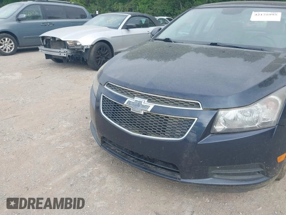 2014 Chevrolet Cruze 1LT with VIN 1G1PC5SB0E7137724, listed as a IAAI auction lot 42175995 with 276,145 mi miles and . Bid and sale history available at DreamBid. Image 6.