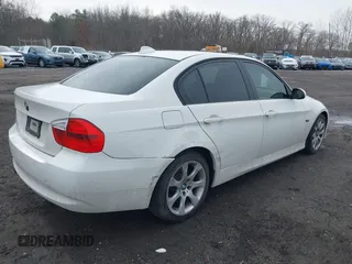 2008 BMW 3 Series 328xi with VIN WBAVC73518KP39338, listed as a IAAI auction lot 41474955 with 132,484 mi miles. Bid and sale history available at carsss.com. Image 4.