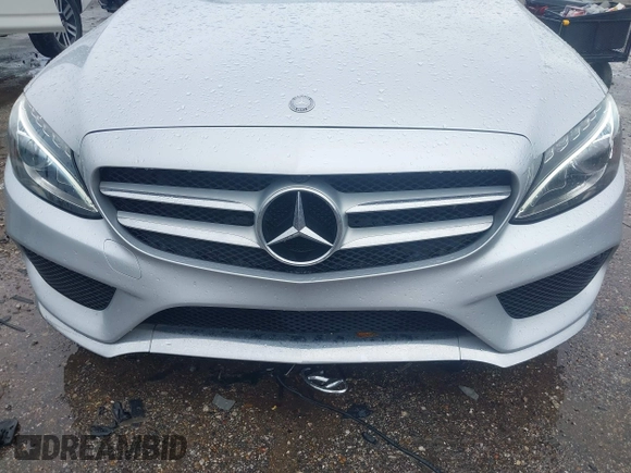 2016 Mercedes-Benz C 300 Luxury z VIN 55SWF4KBXGU177745, wystawiony jako IAAI lot #42483435 z przebiegiem 46 224 mil mil oraz . Historia ofert i sprzedaży dostępna na DreamBid. Obrazek 12.