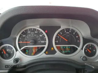2008 Jeep Wrangler Unlimited Rubicon with VIN 1J4GA69138L636233, listed as a Copart auction lot 58620415 with 183,012 mi miles and Clean title. Bid and sale history available at DreamBid. Image 9.