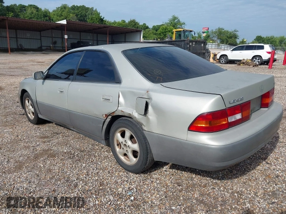 1998 Lexus ES 300 with VIN JT8BF28G9W5016146, listed as a IAAI auction lot 42672230 with 303,819 mi miles and . Bid and sale history available at DreamBid. Image 3.