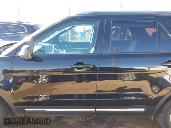 2018 Ford Explorer XLT z VIN 1FM5K7D85JGA67237, wystawiony jako IAAI lot #41408927 z przebiegiem 104 071 mil mil oraz . Historia ofert i sprzedaży dostępna na DreamBid. Obrazek 14.
