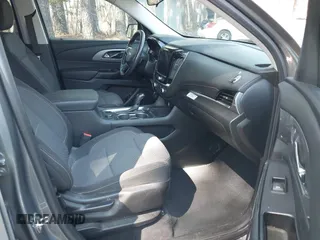 2019 Chevrolet Traverse LT Cloth with VIN 1GNEVGKW5KJ200197, listed as a IAAI auction lot 41936571 with 37,620 mi miles. Bid and sale history available at carsss.com. Image 5.