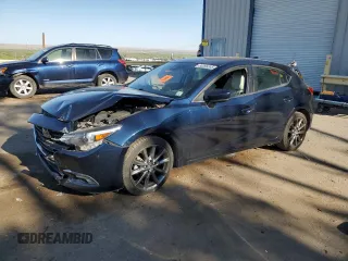 2018 Mazda 3 Grand Touring z VIN 3MZBN1M36JM217455, wystawiony jako Copart lot #55396245 z przebiegiem 118 602 mil mil oraz Szkoda całkowita • Salvage title. Historia ofert i sprzedaży dostępna na DreamBid. Obrazek 1.