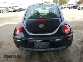 2010 Volkswagen New Beetle Coupe with VIN 3VWPG3AG8AM036554, listed as a Copart auction lot 52403365 with 138,857 mi miles and Salvage Title. Bid and sale history available at carsss.com. Image 6.